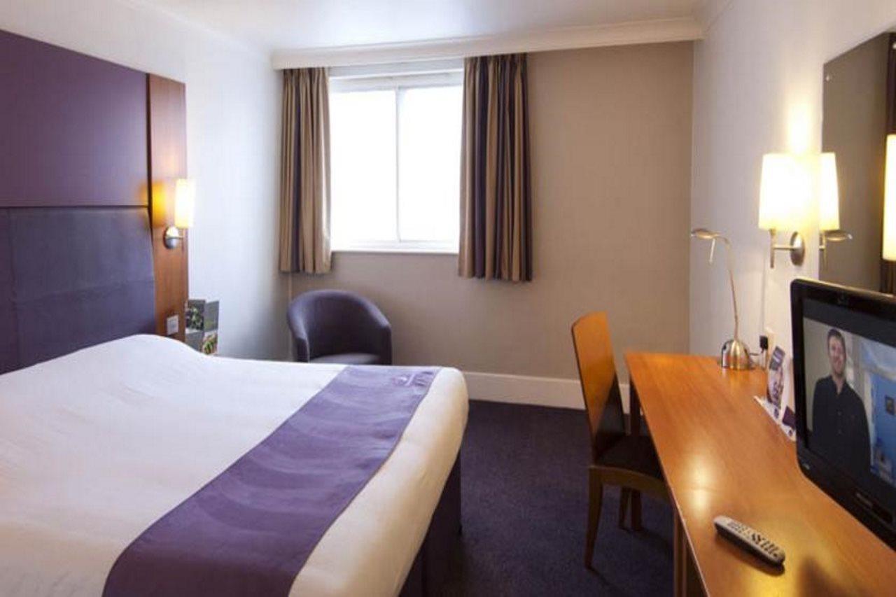 Premier Inn Barnsley Wombwell Buitenkant foto