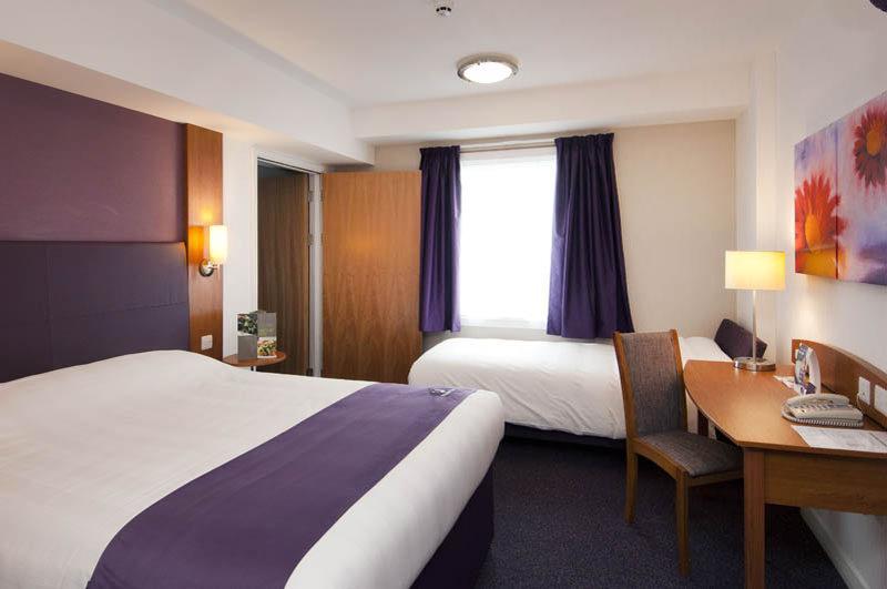 Premier Inn Barnsley Wombwell Buitenkant foto