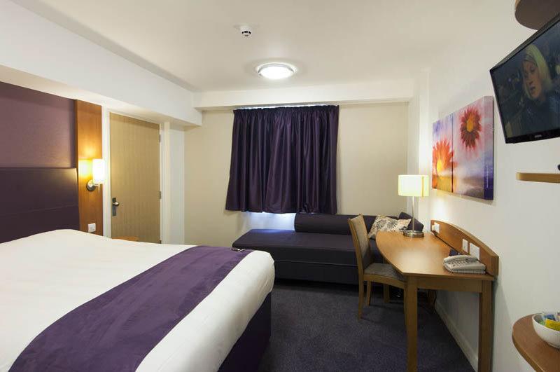 Premier Inn Barnsley Wombwell Buitenkant foto